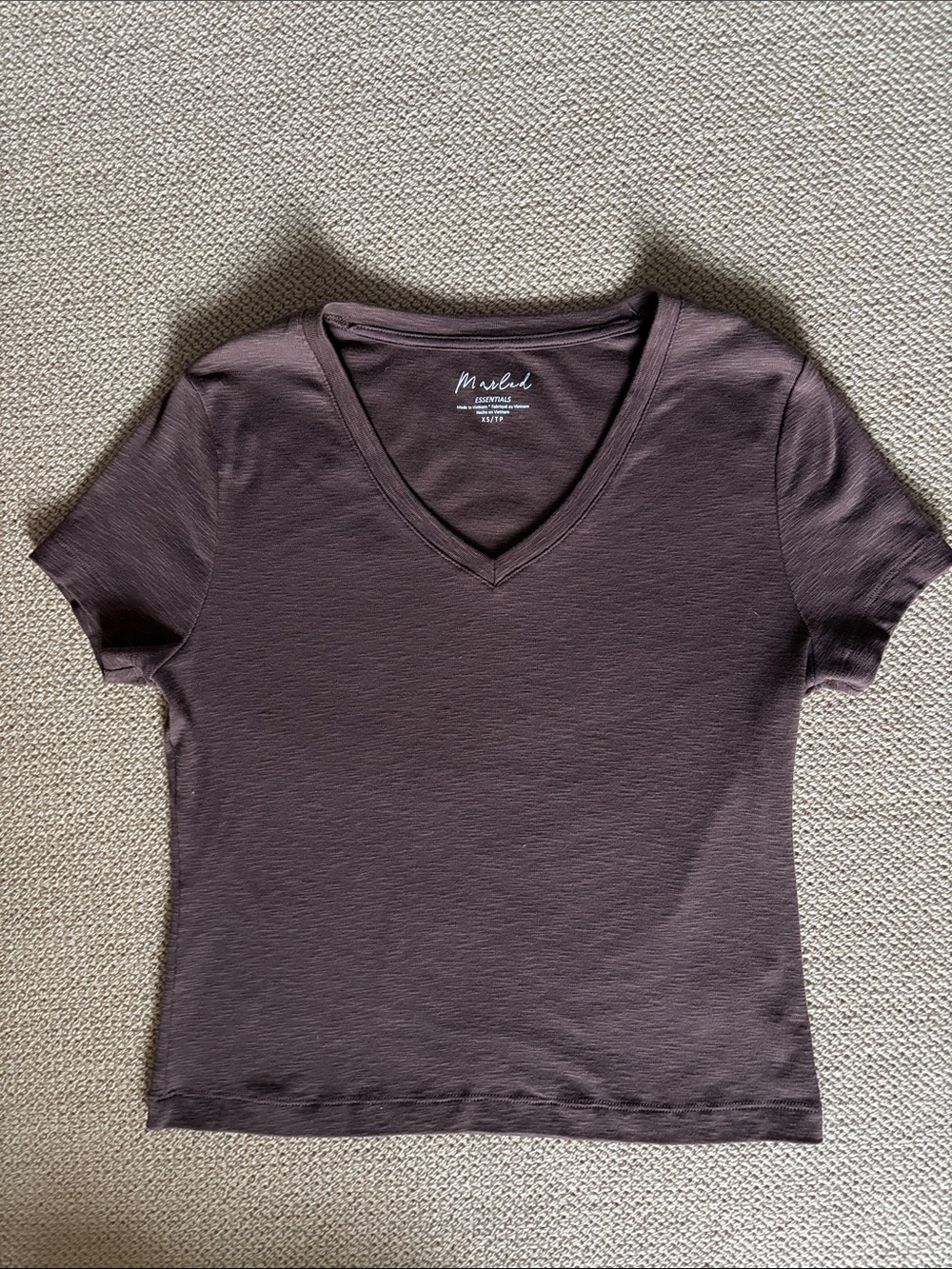 Marled Women's V-Neck Short Sleeve Tee in Dark Brown